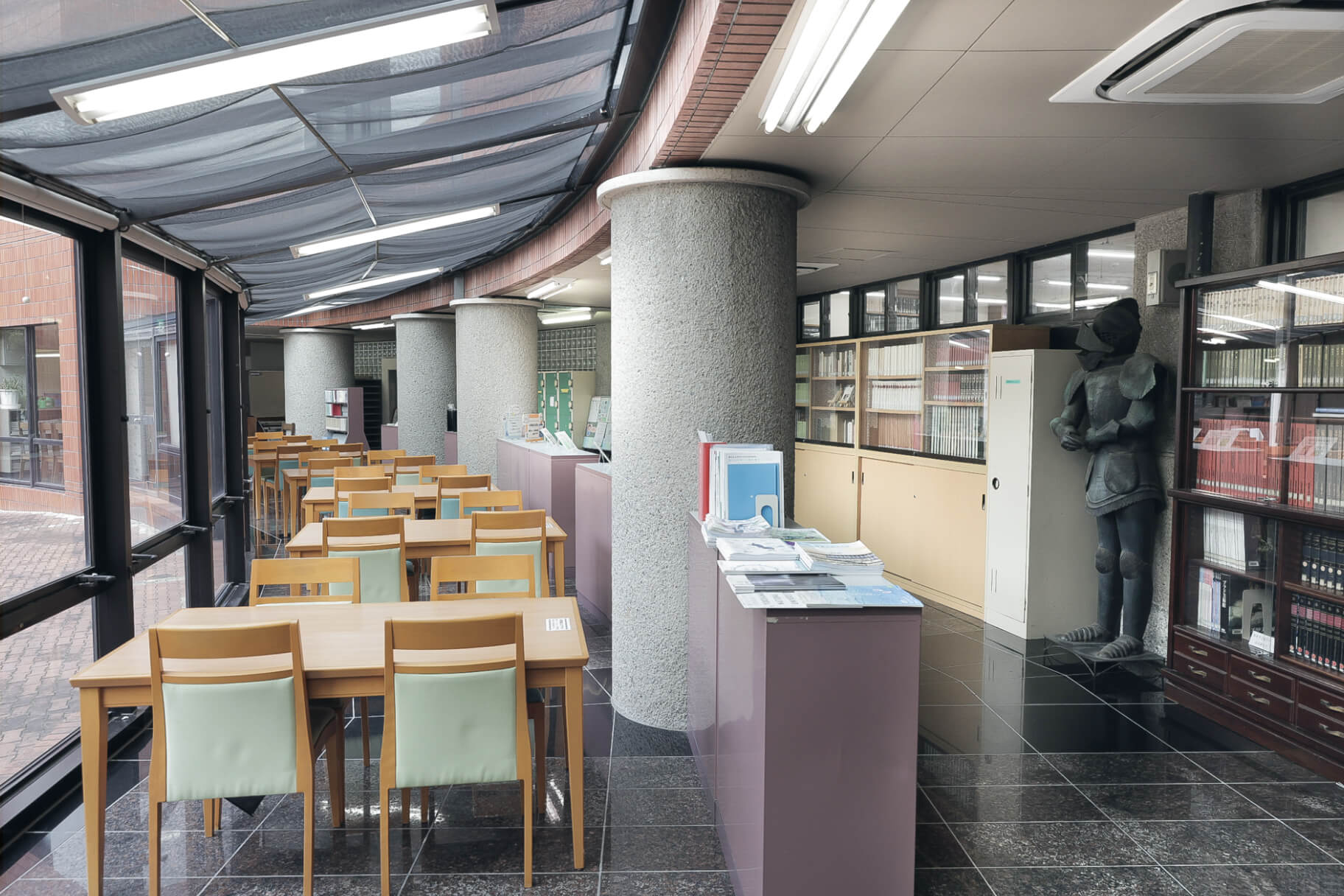 図書館テラス（躍動館１Ｆ）